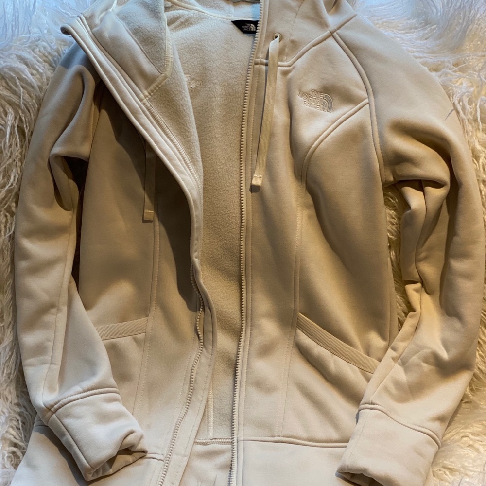 NWT🤍 North Face Mattea Parka